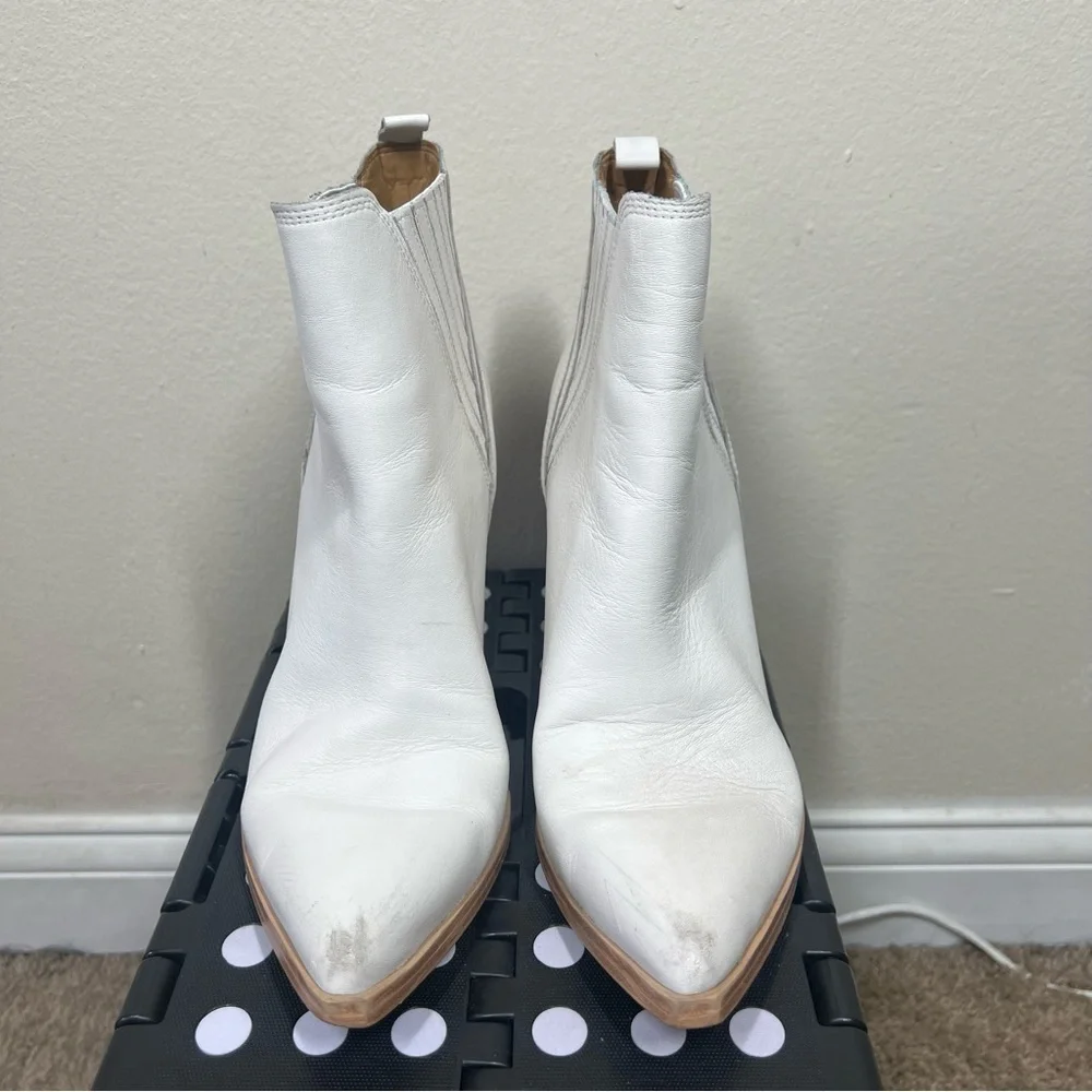 Marc Fisher Womens Gadri White Leather Pointed Toe Heeled Booties Size 9 Boho